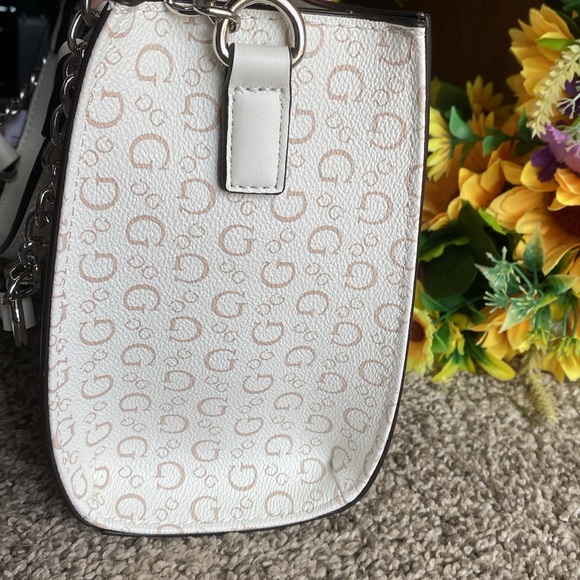 NWT white guess crossbody purse - Picture 9 of 11